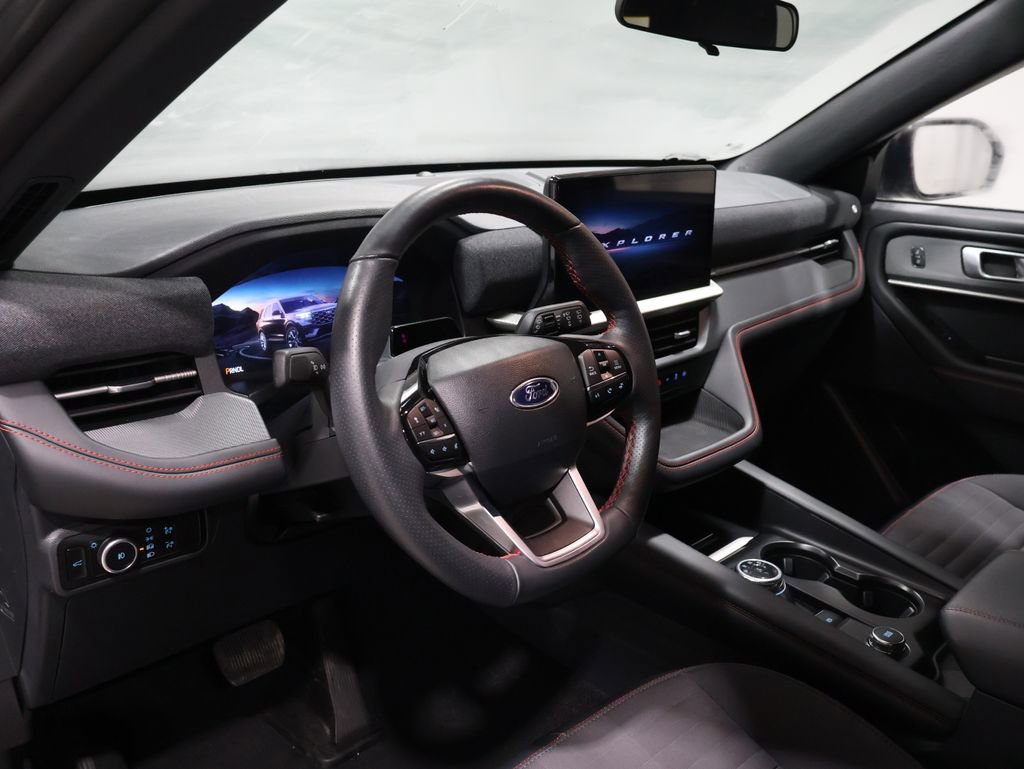 Used 2025 Ford Explorer ST-Line w/ ST-Line Street Pack image 13