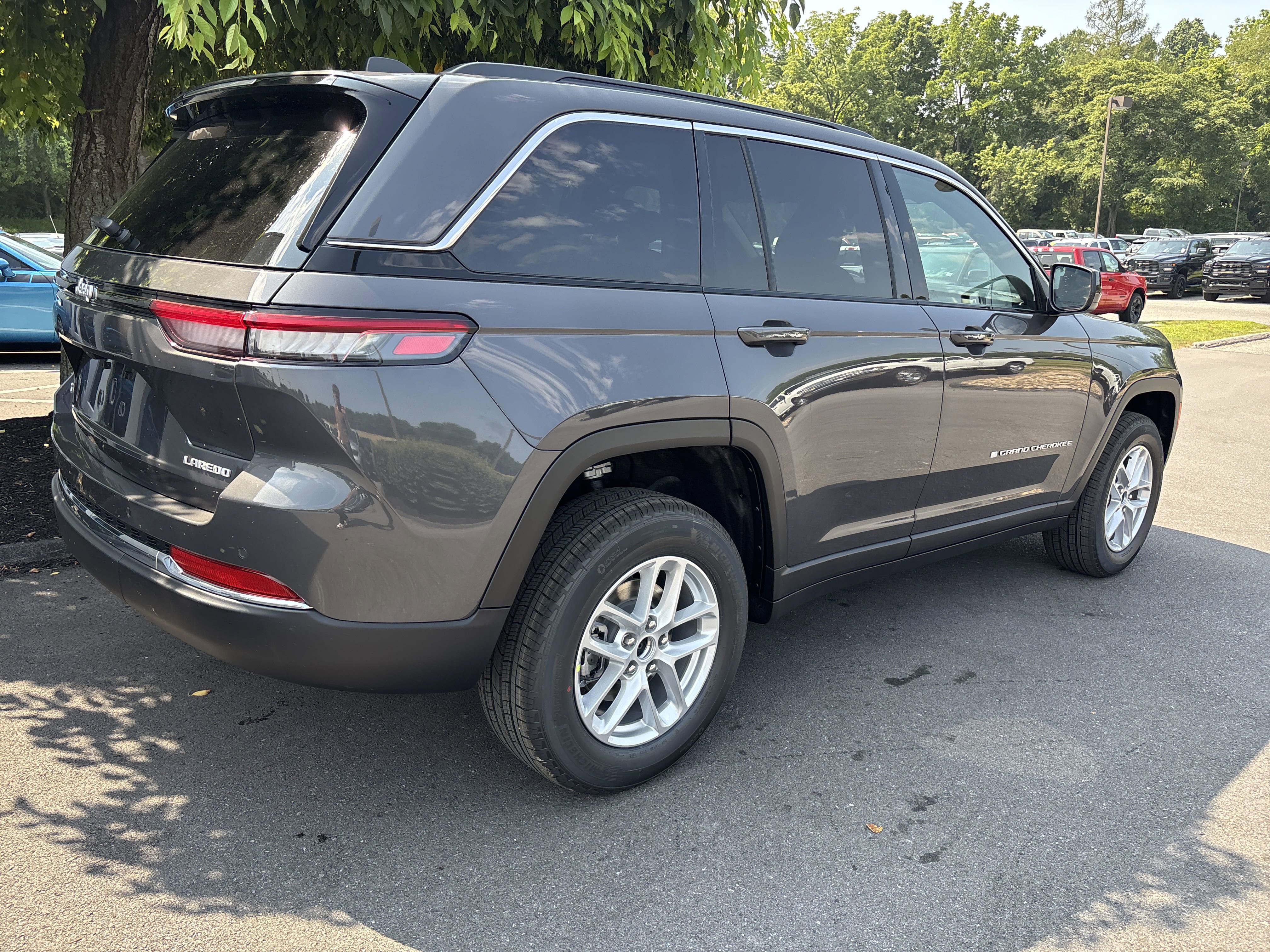 New 2025 Jeep Grand Cherokee Laredo X w/ Luxury Tech Group I image 3