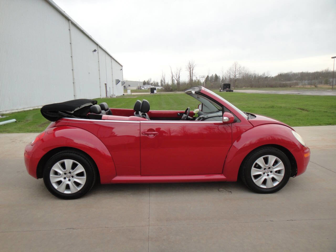 Used 2010 Volkswagen Beetle Final Edition FWD image 14