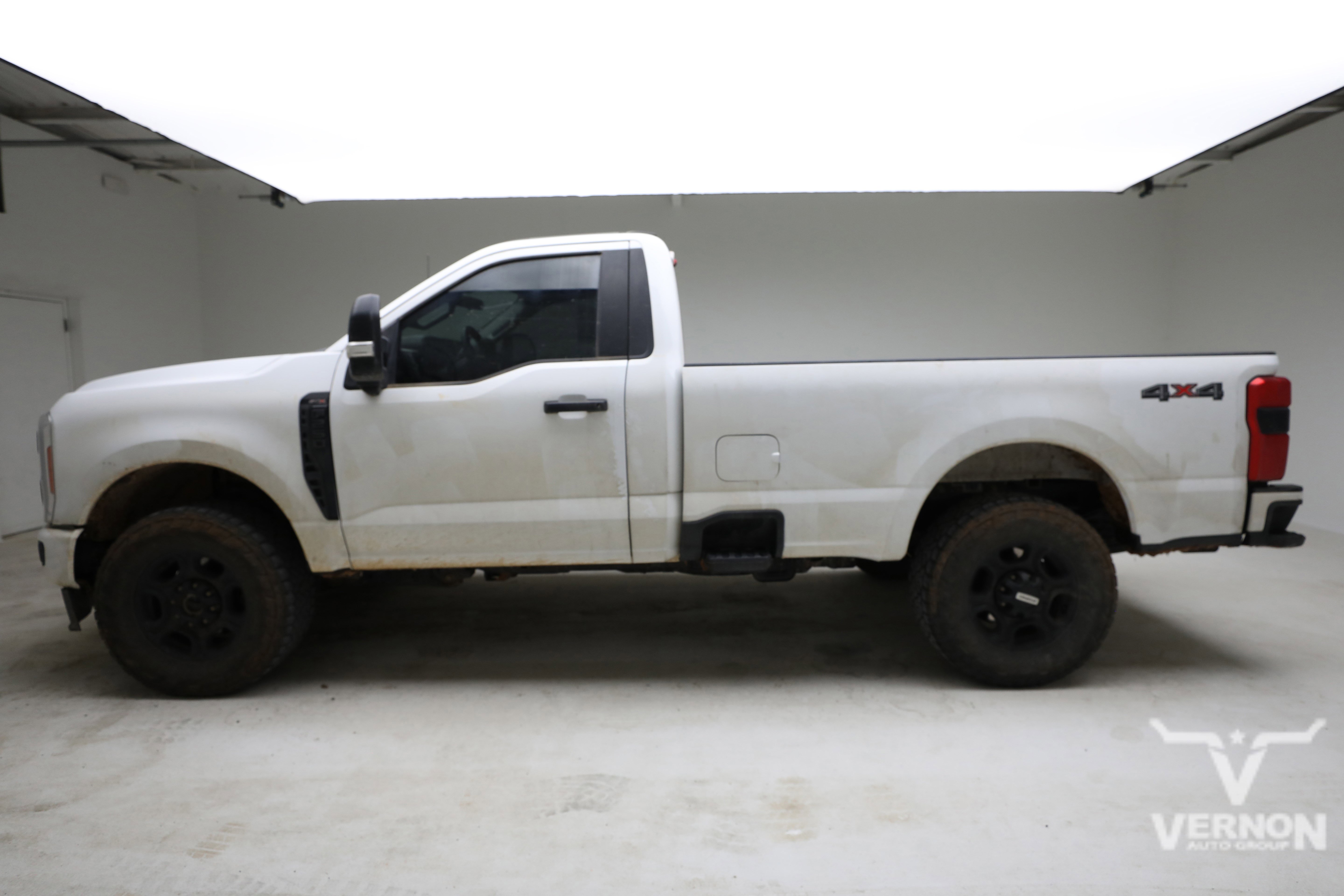 Used 2023 Ford F250 XL w/ STX Appearance Package AWD/4WD image 2