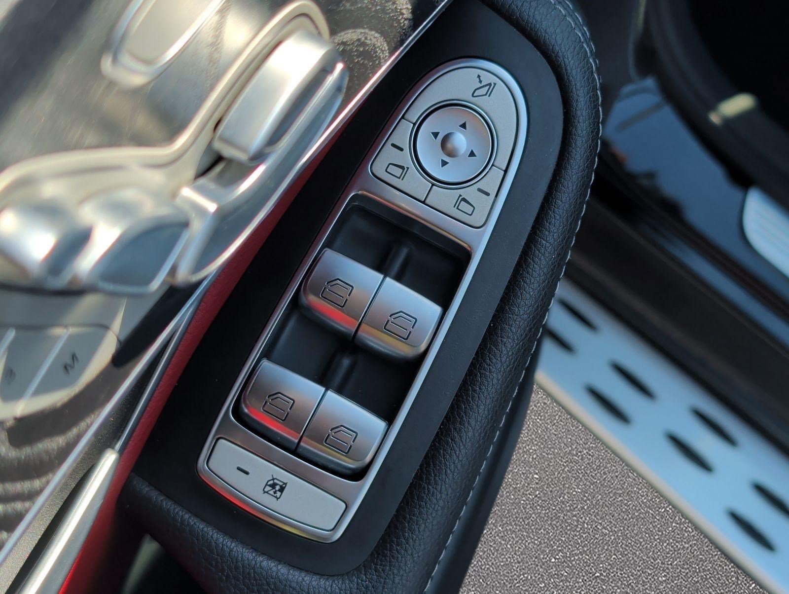 Used 2018 Mercedes-Benz GLC 300 4MATIC Coupe image 9