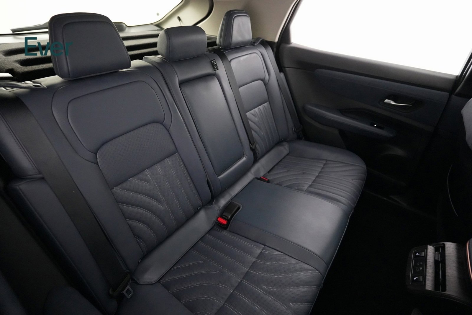 Used 2024 Nissan Ariya AWD image 10