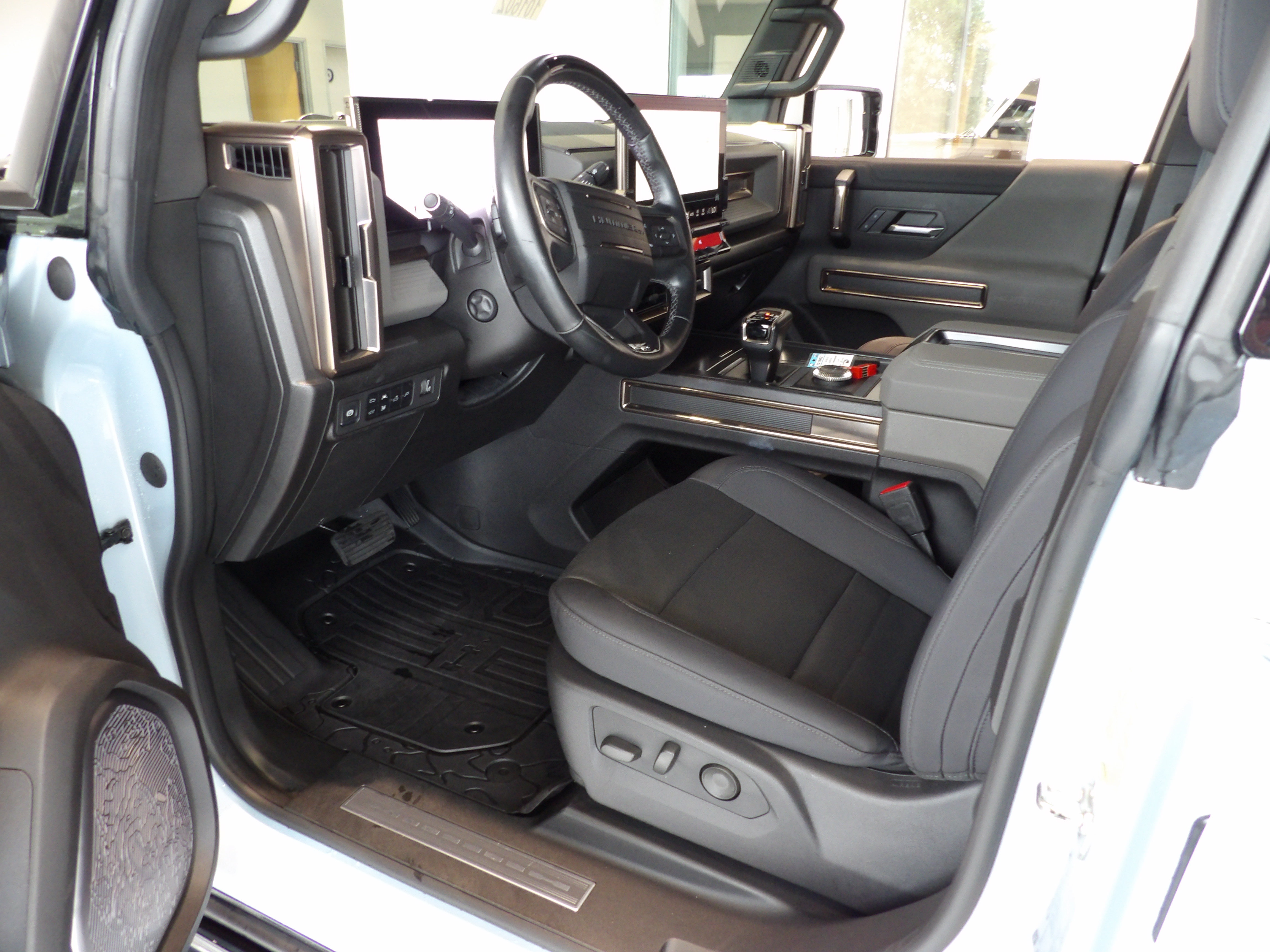 Used 2025 GMC Hummer EV 2X AWD/4WD image 9