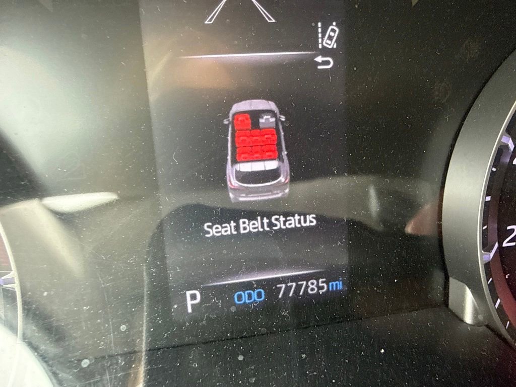 Used 2021 Toyota Highlander LE AWD/4WD image 9