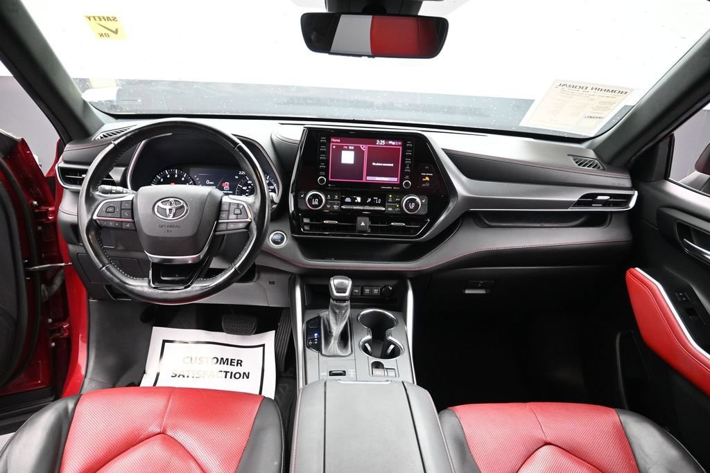 Used 2021 Toyota Highlander XSE FWD image 16