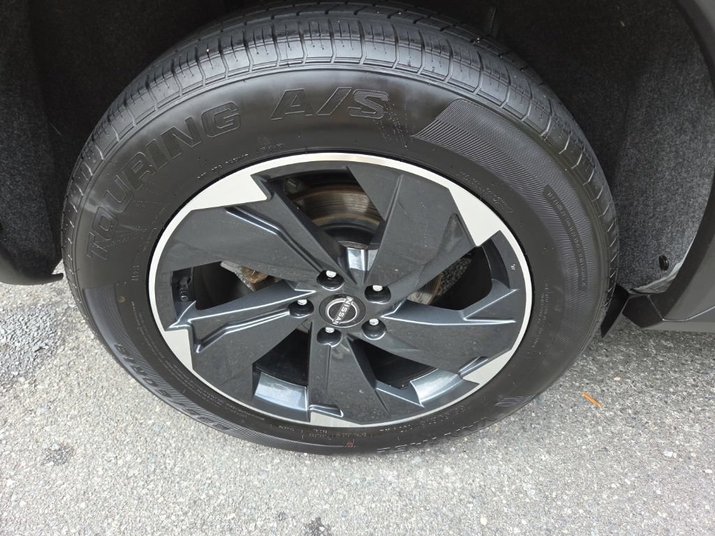 Certified 2025 Nissan Rogue SV FWD image 12