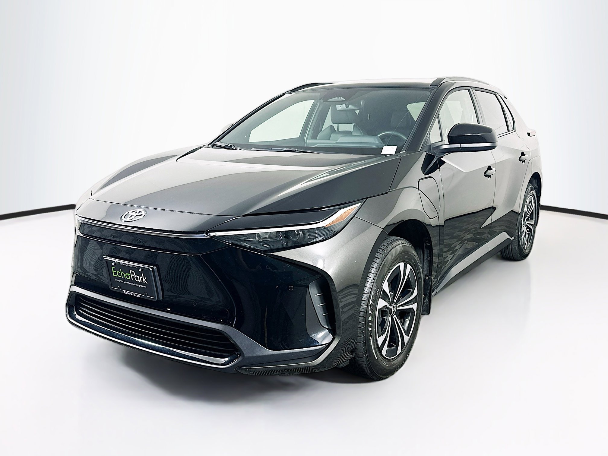 Used 2023 Toyota bZ4X AWD image 3