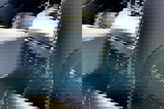 Used 2018 Jaguar XE S image 30