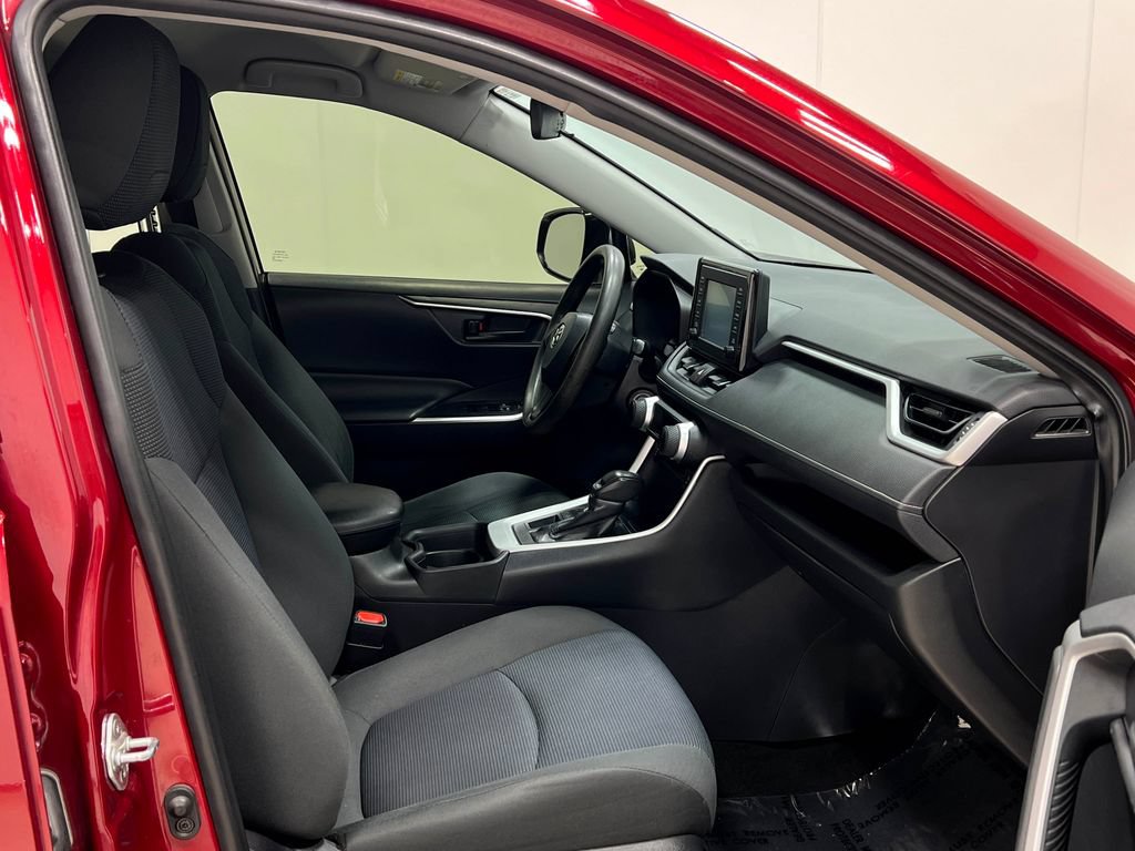 Used 2019 Toyota RAV4 LE w/ All Weather Liner Package AWD/4WD image 31