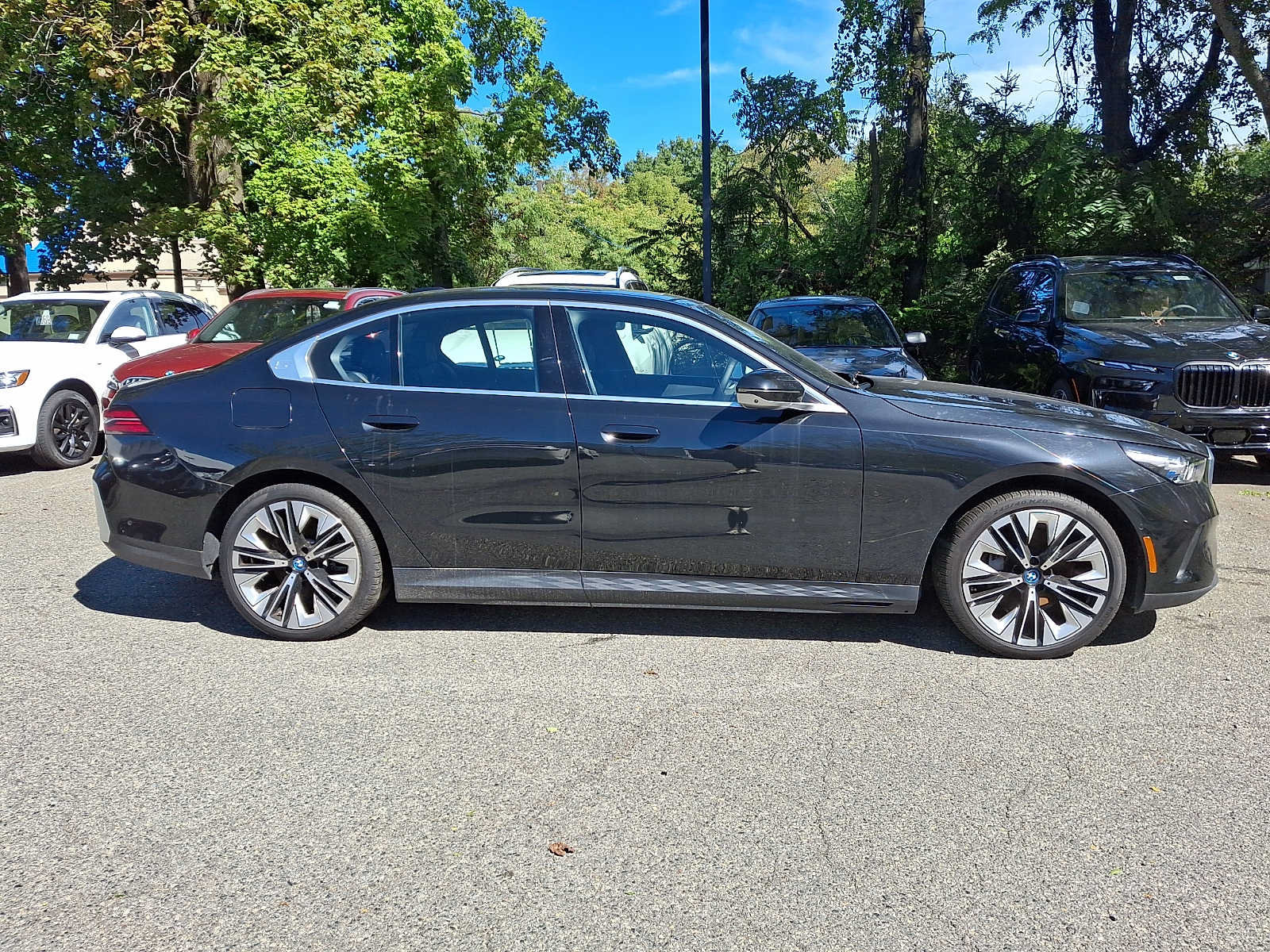 Used 2024 BMW i5 eDrive40i w/ Premium Package RWD image 7