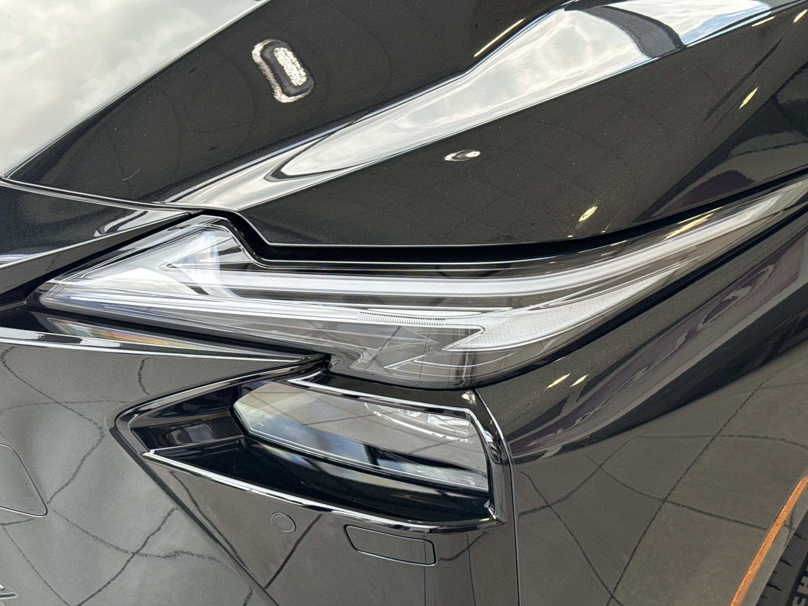 New 2026 Lexus ES 350e w/ Convenience Package FWD image 9