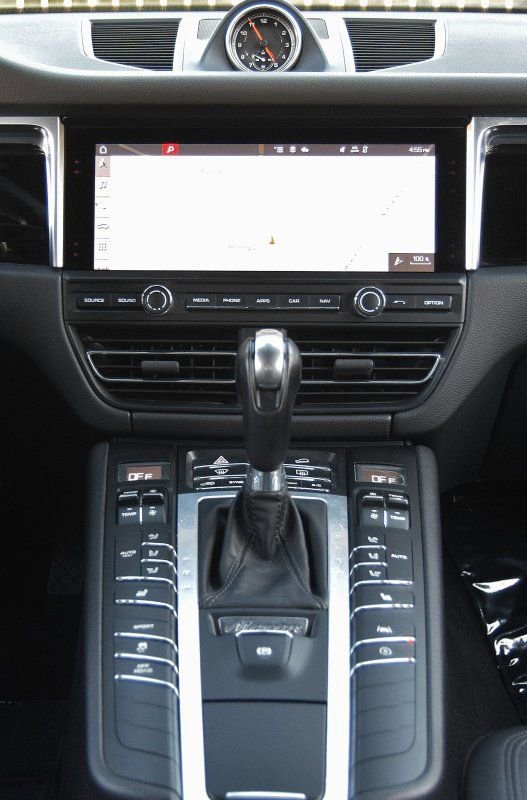Used 2020 Porsche Macan image 22