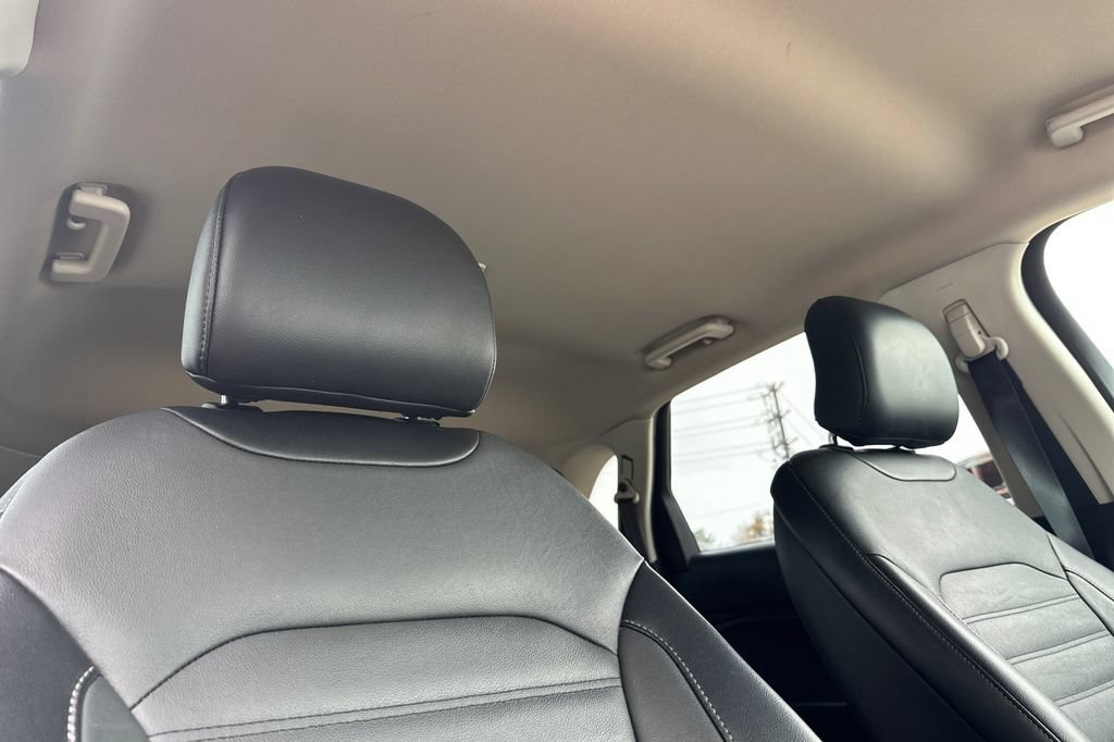 Used 2018 Ford Edge SEL w/ Equipment Group 201A FWD image 16