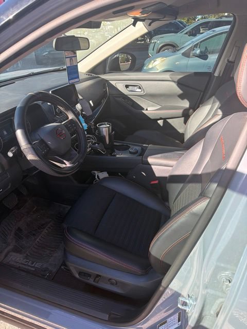 Used 2025 Nissan Rogue SV AWD/4WD image 23