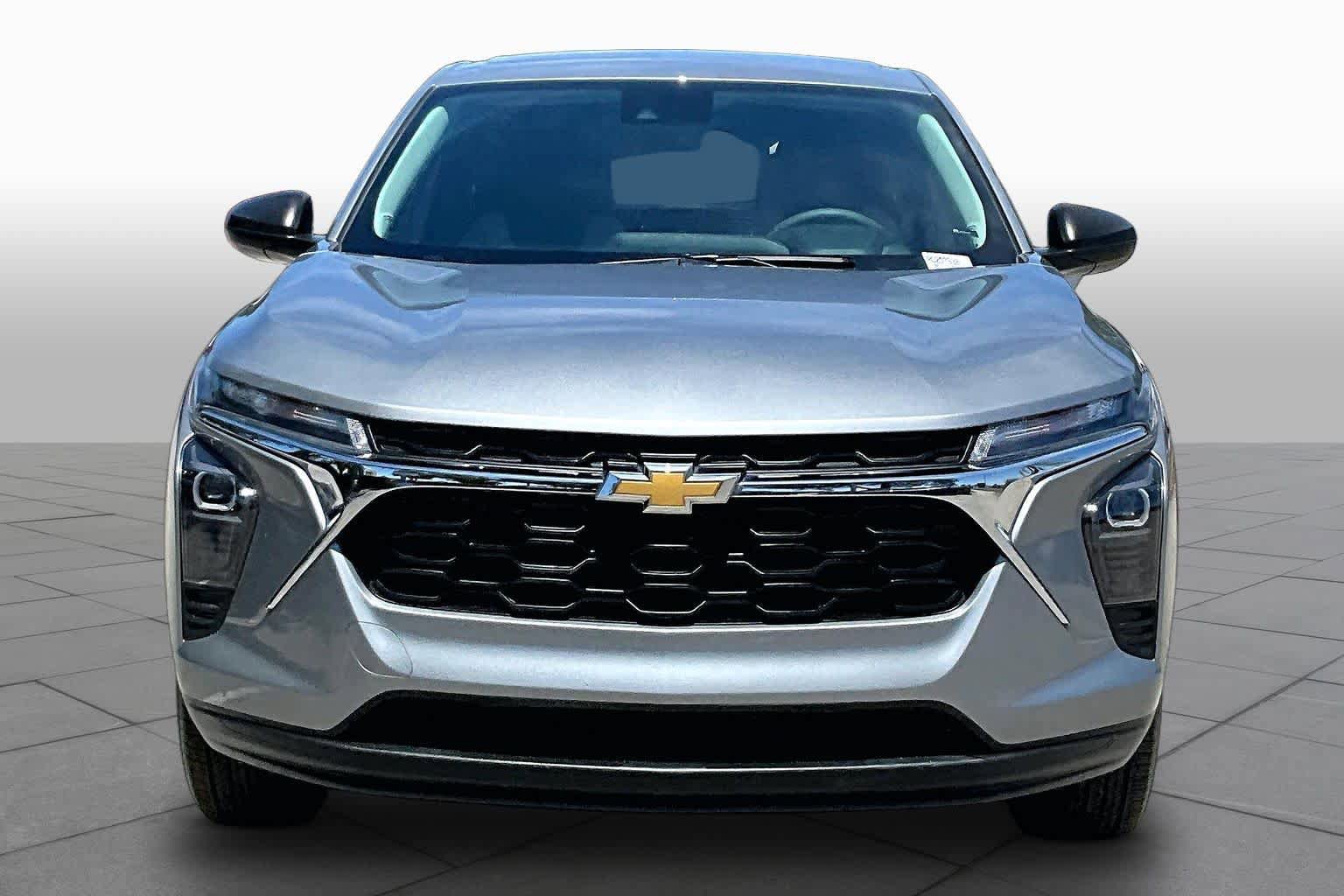 Used 2024 Chevrolet Trax LS w/ Driver Confidence Package FWD image 4
