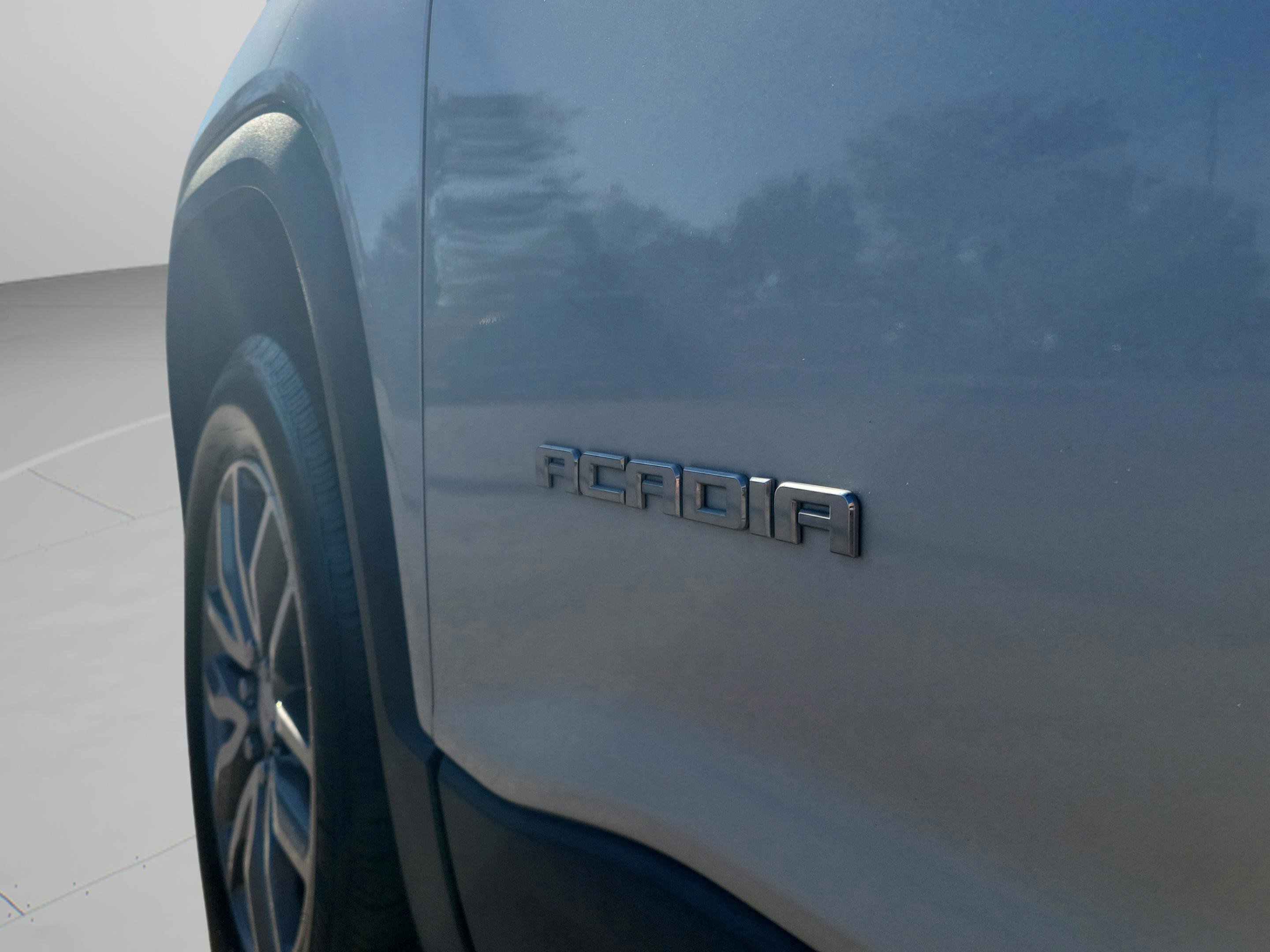 Used 2018 GMC Acadia SLE image 8