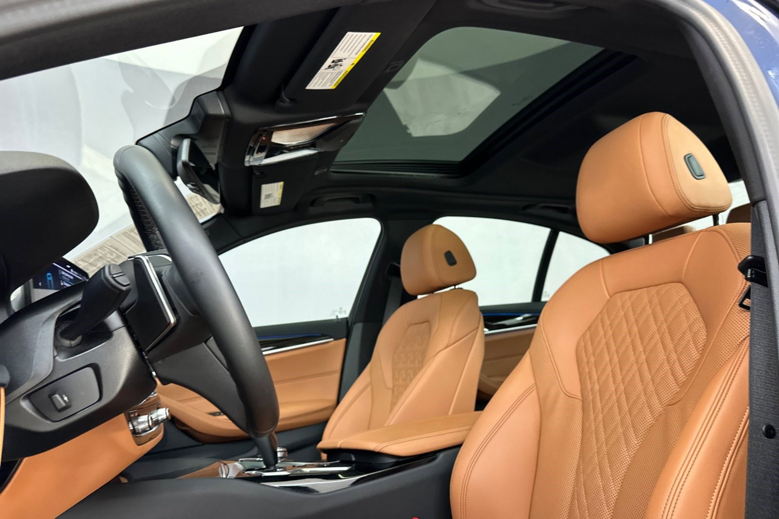 Certified 2023 BMW 530e w/ Convenience Package image 15