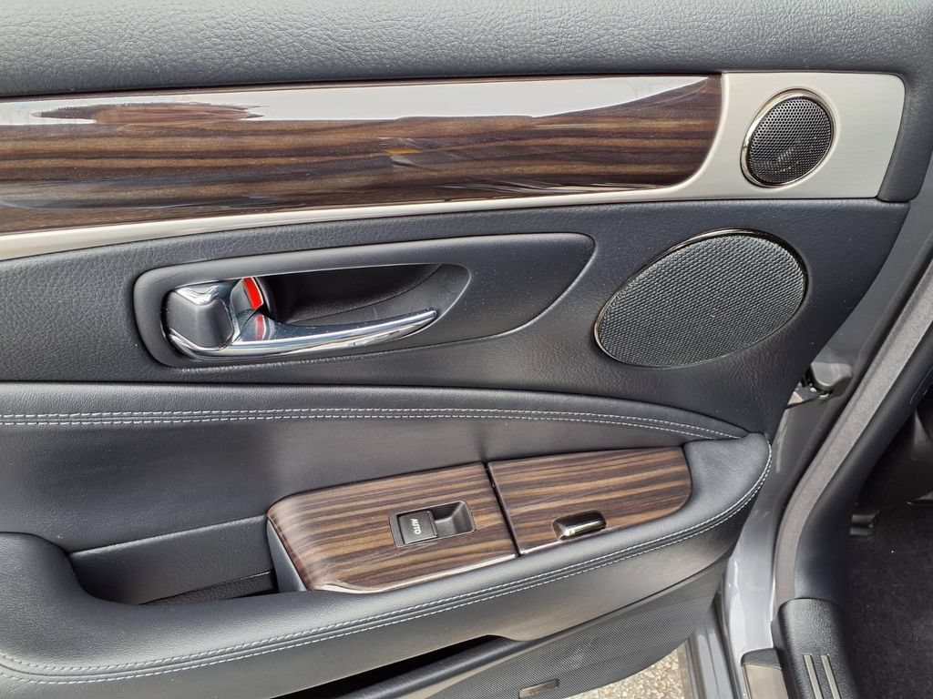 Used 2013 Lexus LS 460 w/ Comfort Pkg RWD image 13