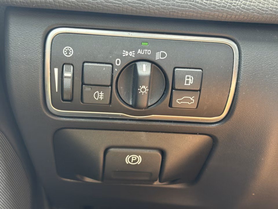 Used 2015 Volvo XC60 T5 Platinum FWD image 31