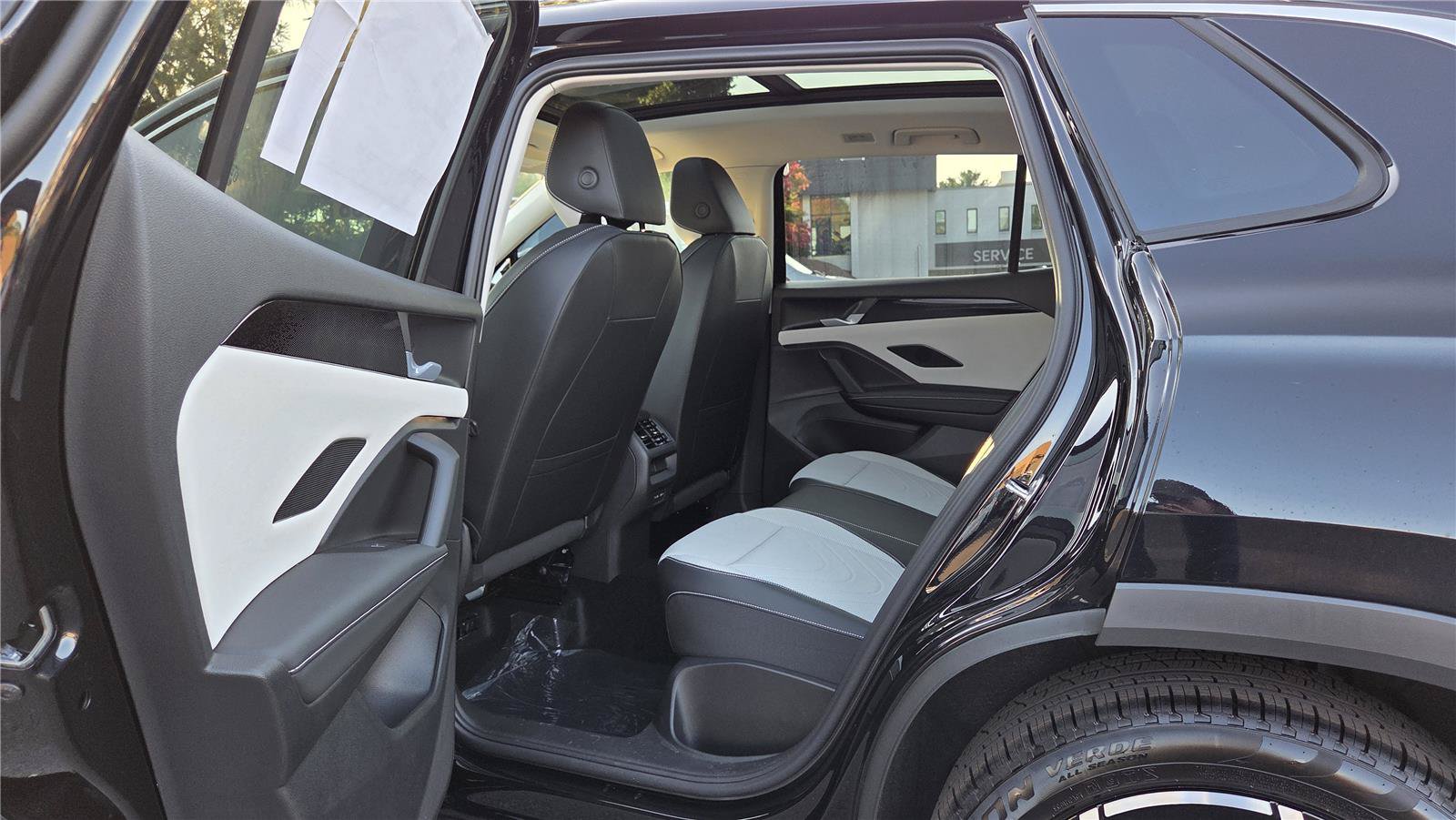 New 2026 Volkswagen Tiguan SE FWD image 26