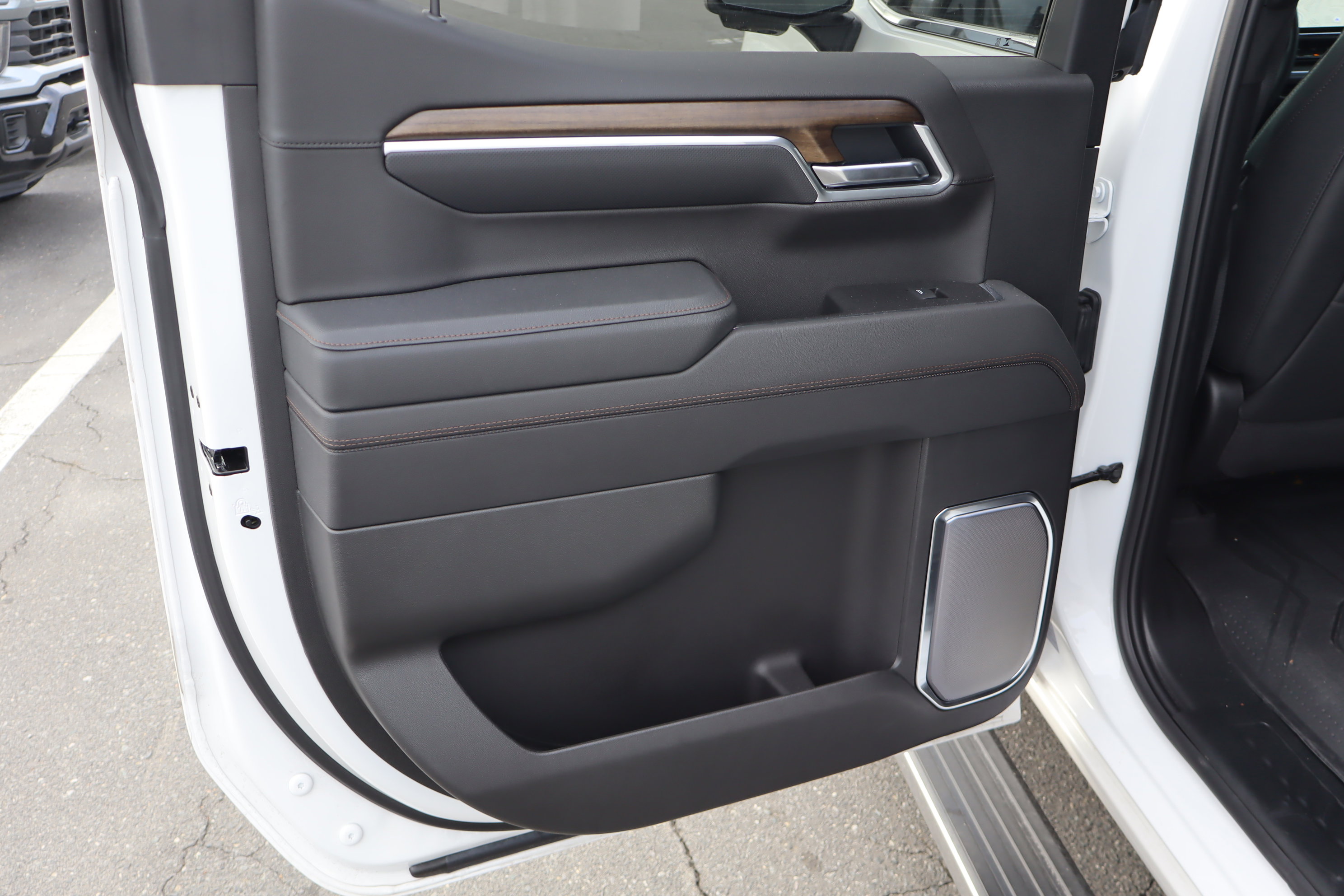 Certified 2025 Chevrolet Silverado 1500 High Country image 34