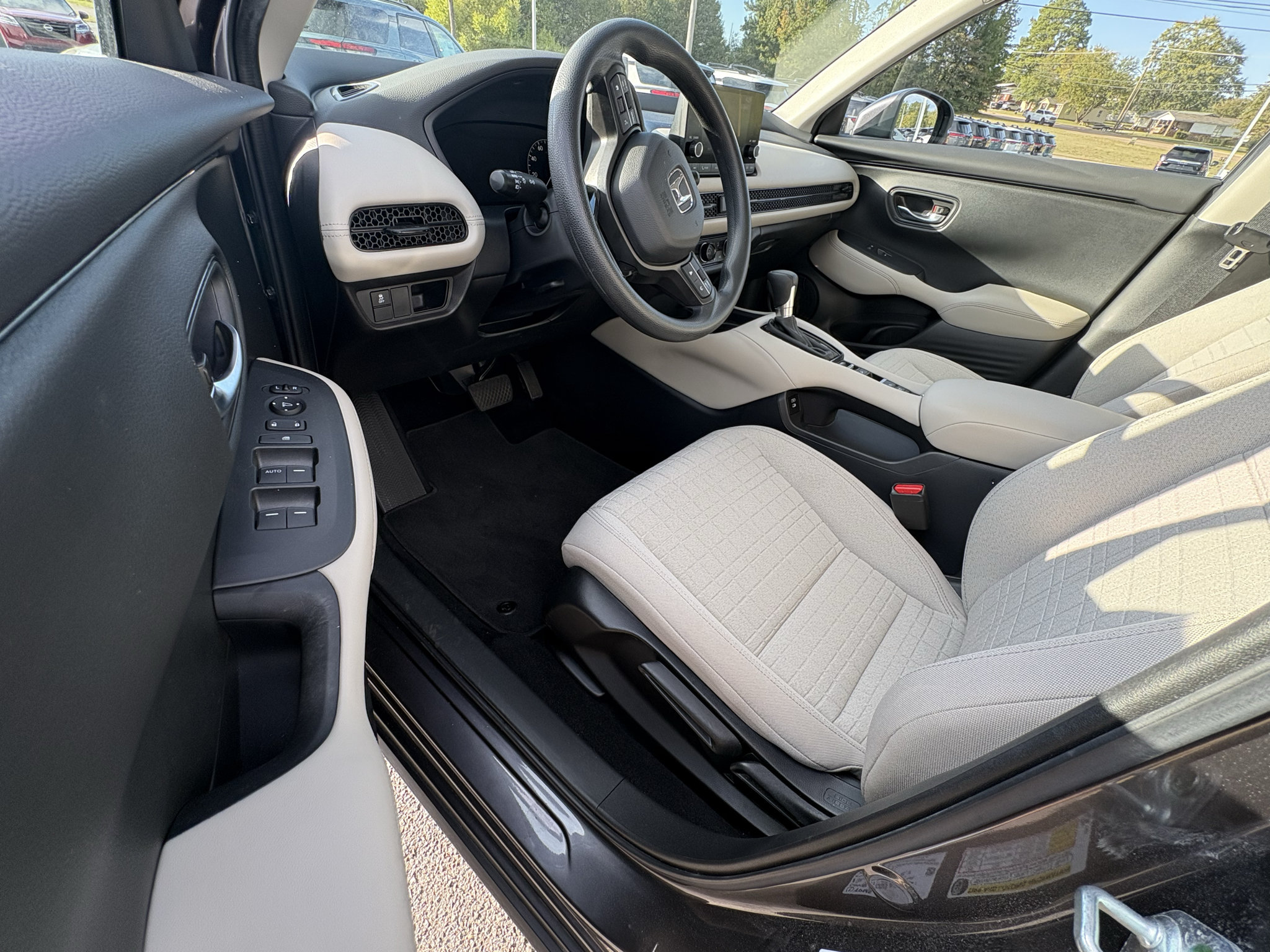 Used 2024 Honda HR-V LX image 12