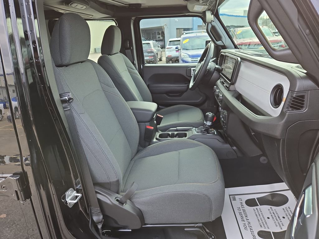 Used 2025 Jeep Gladiator Sport image 16