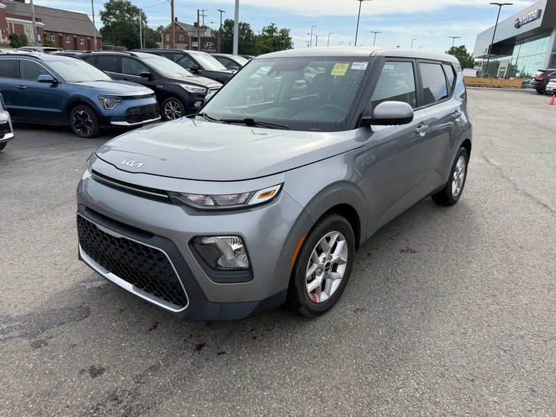 Certified 2022 Kia Soul LX w/ Technology Package FWD image 3