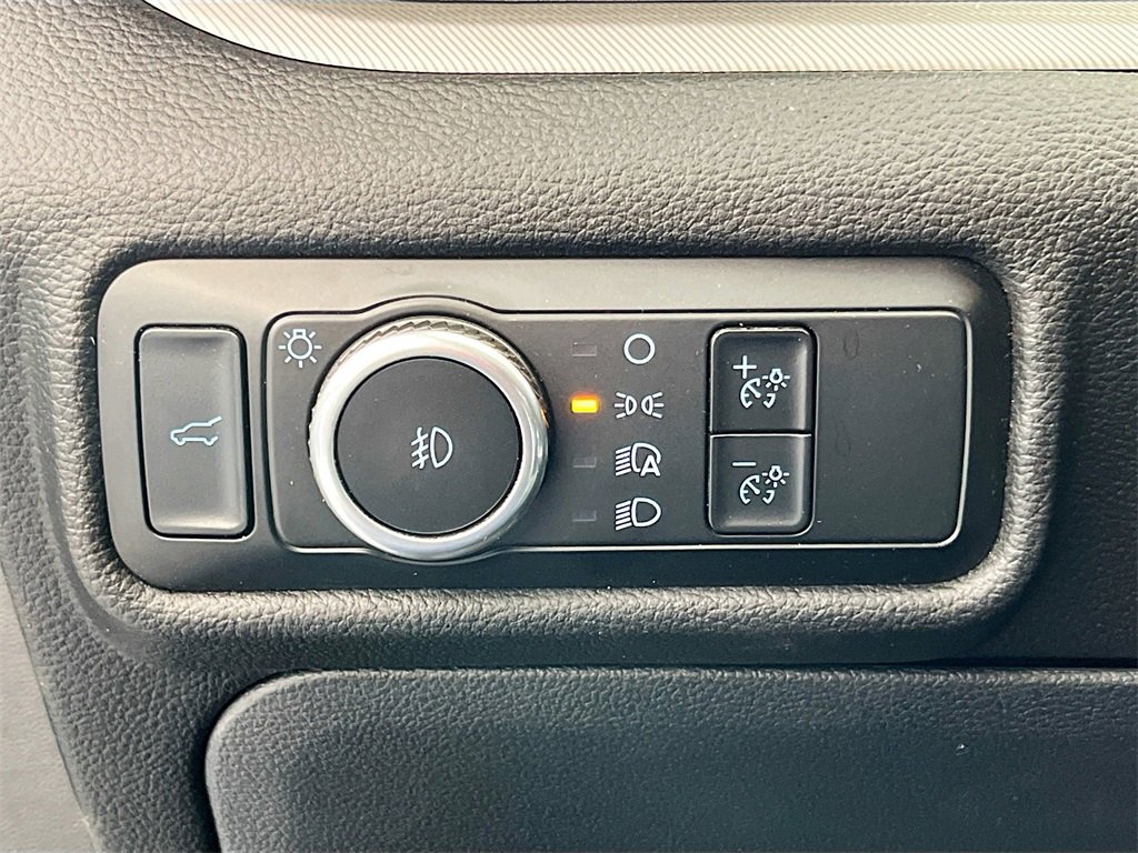 Used 2023 Ford Explorer XLT w/ Equipment Group 202A image 10