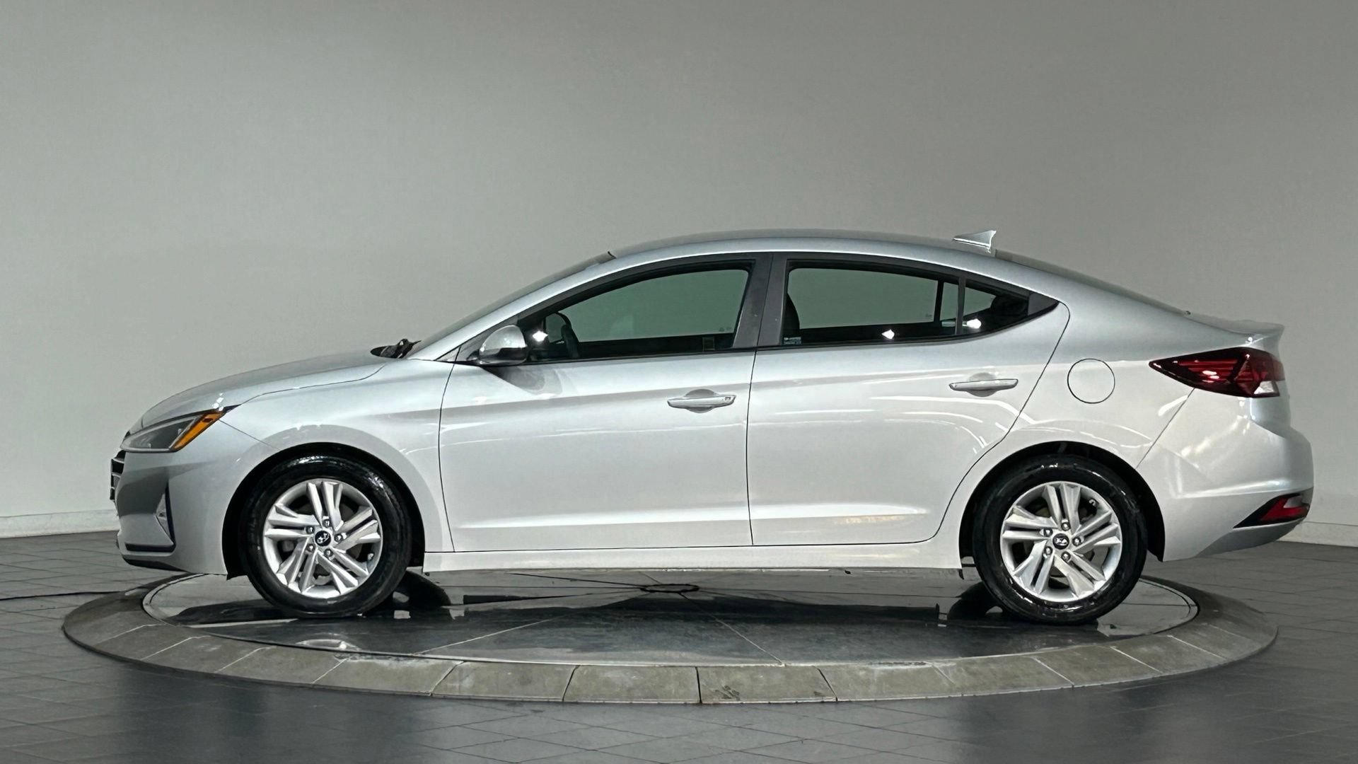 Used 2020 Hyundai Elantra SEL w/ Cargo Package (C1) FWD image 6