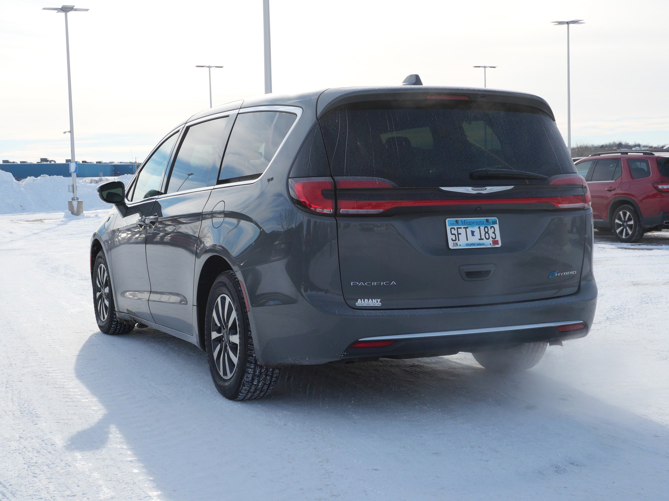 Used 2022 Chrysler Pacifica Touring-L image 3