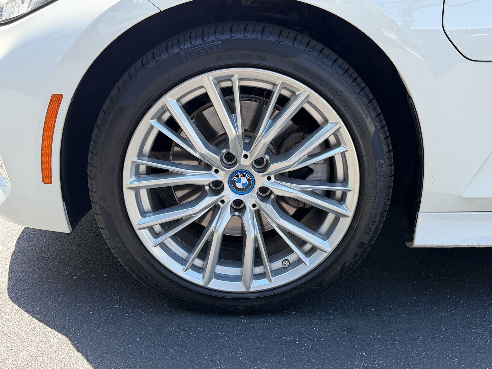 Used 2024 BMW 330e w/ Premium Package RWD image 13