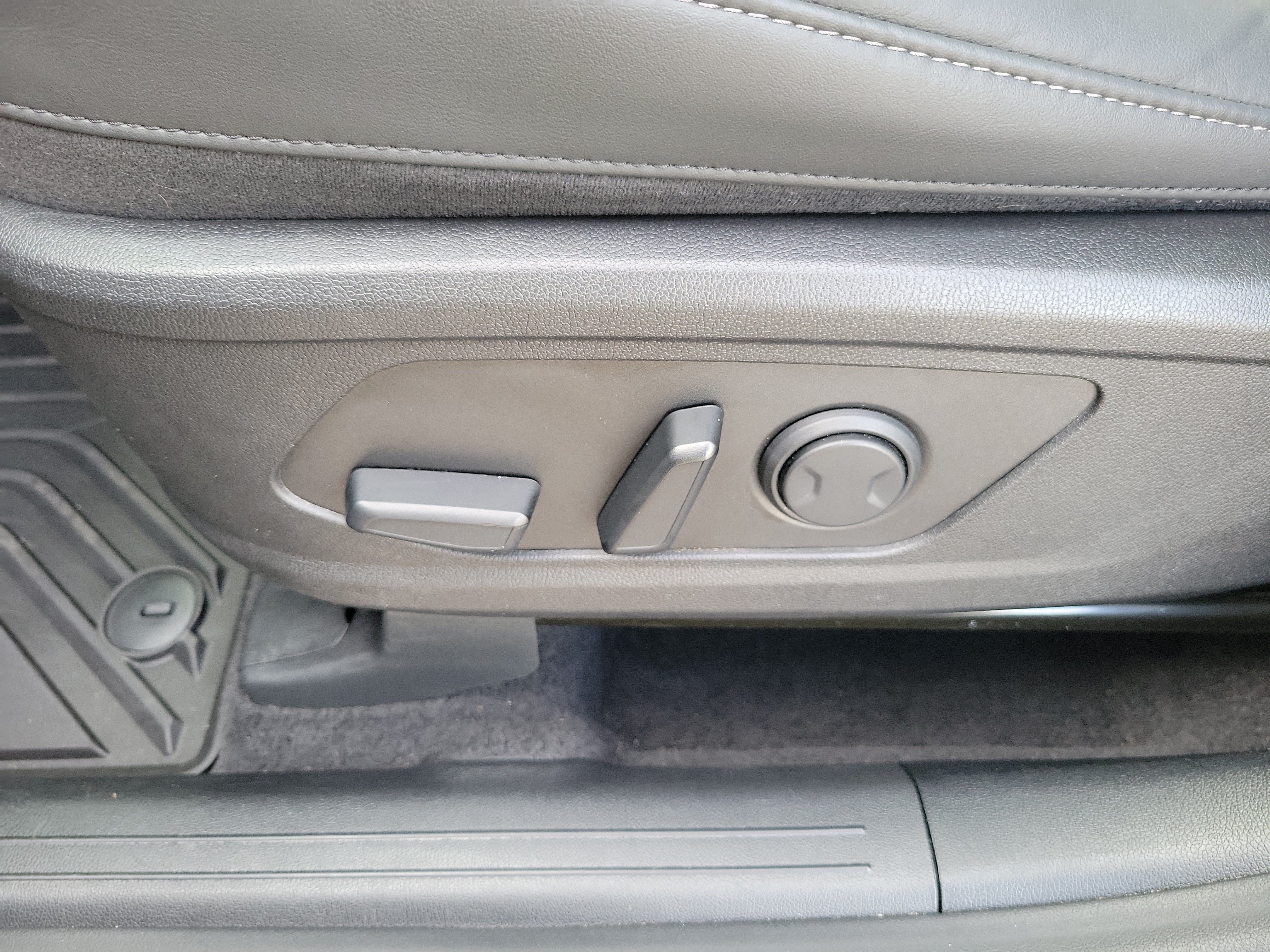 Certified 2026 Kia Sorento SX FWD image 23