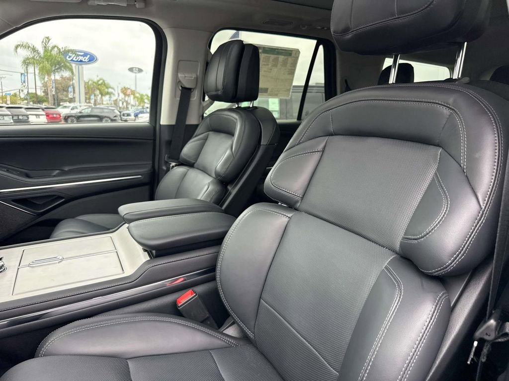 New 2025 Lincoln Navigator Reserve AWD/4WD image 26