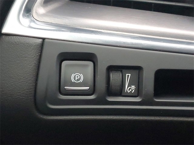 Certified 2020 Cadillac XT5 Luxury w/ LPO, Floor Liner Package image 19