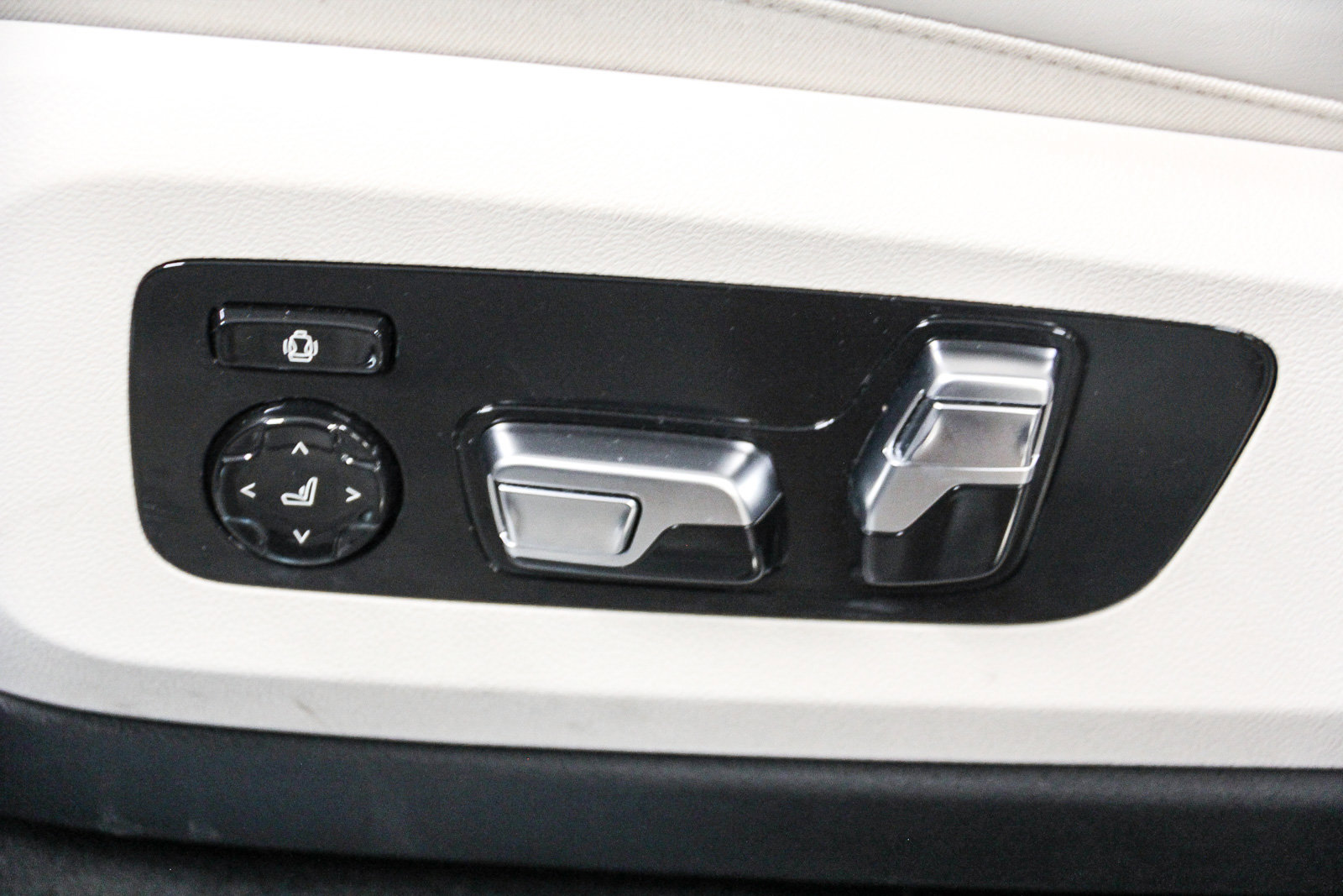 Used 2026 BMW X7 M60i AWD/4WD image 22