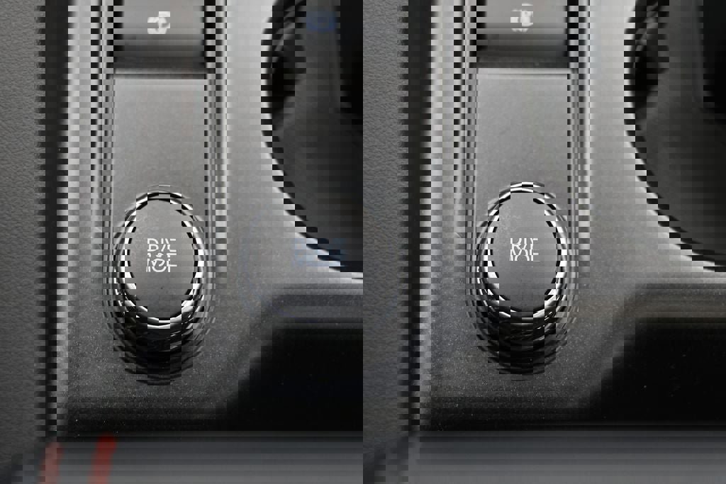 Used 2025 Ford Explorer ST image 29