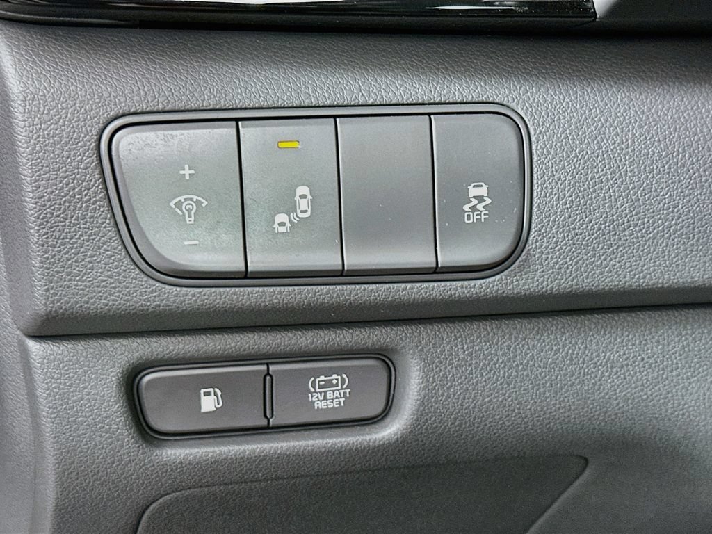 Used 2017 Kia Niro EX FWD image 11