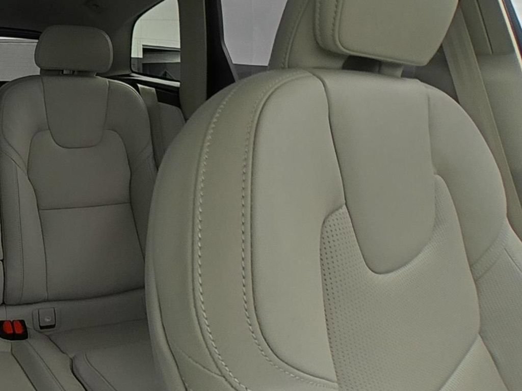 New 2026 Volvo XC60 T8 Ultra w/ Climate Package PRO AWD/4WD image 31