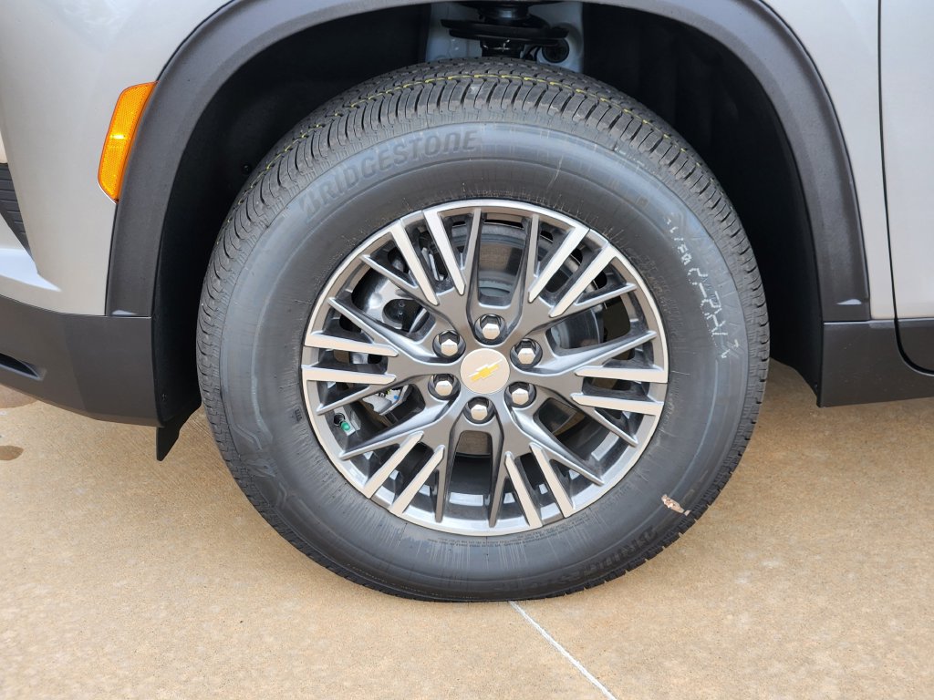 New 2026 Chevrolet Traverse LT w/ LPO, Floor Liner Package FWD image 8