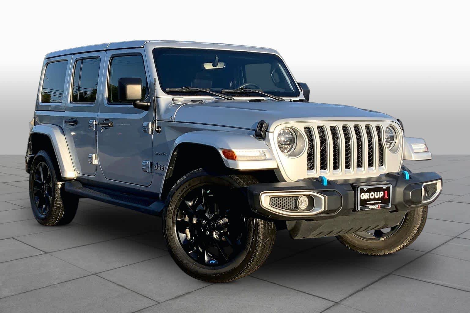 Used 2022 Jeep Wrangler Unlimited Sahara w/ Cold Weather Group AWD/4WD image 3
