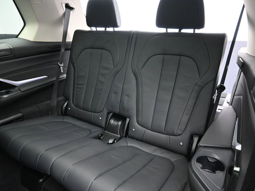 Used 2022 BMW X7 xDrive40i w/ Premium Package image 23