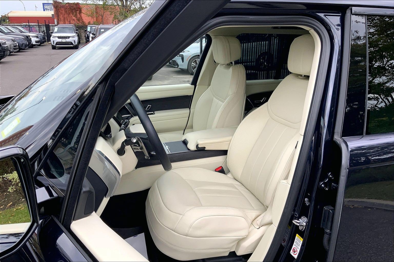 Certified 2024 Land Rover Range Rover SE AWD/4WD image 7