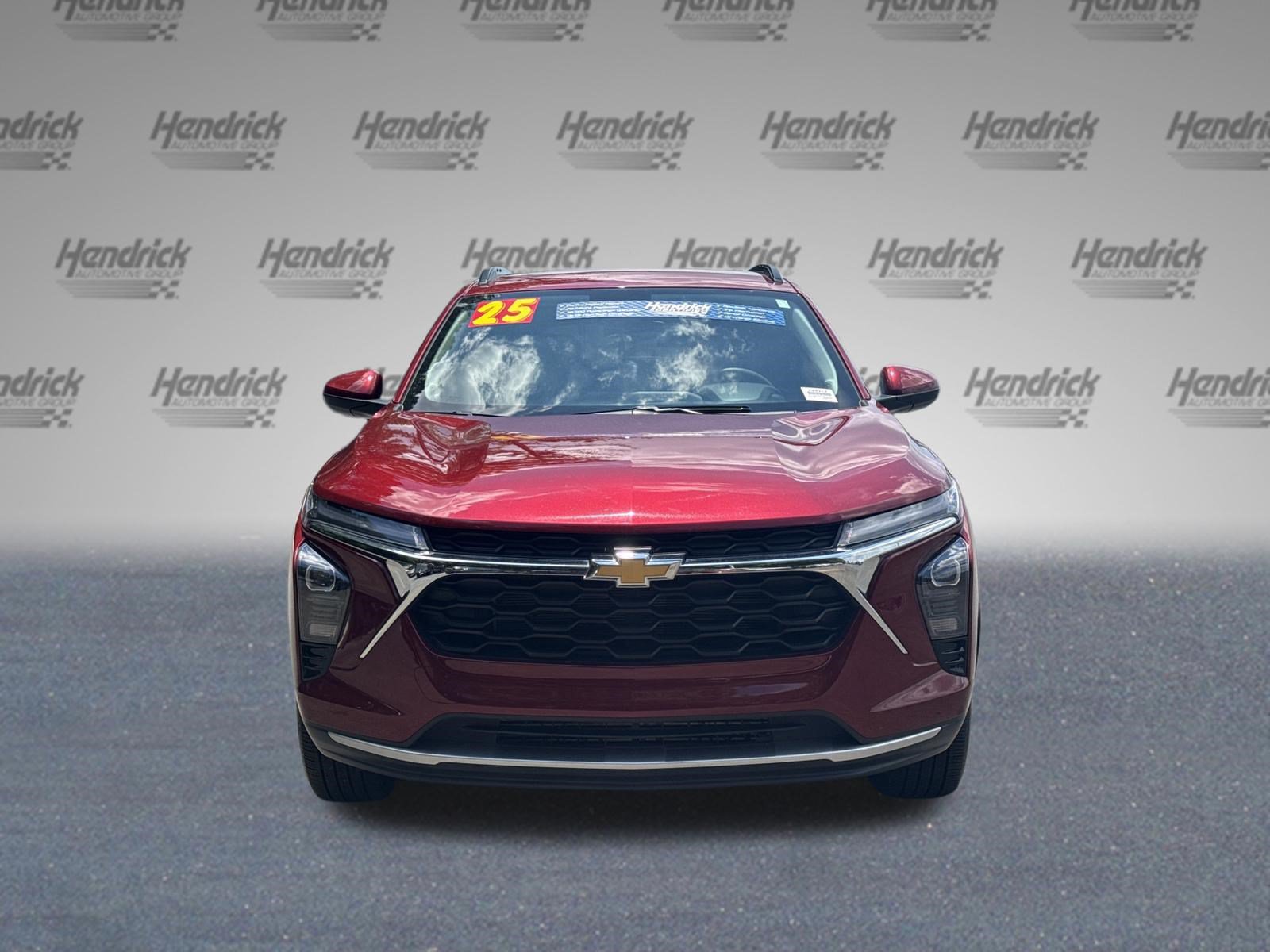 Used 2025 Chevrolet Trax LT FWD image 10