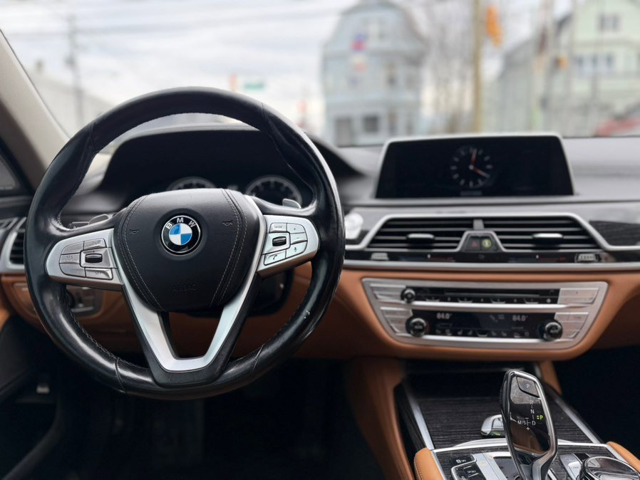 Used 2017 BMW 750i xDrive AWD/4WD image 10