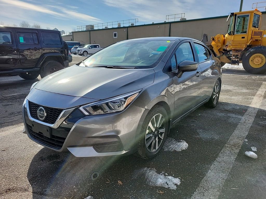 Used 2022 Nissan Versa SV image 2