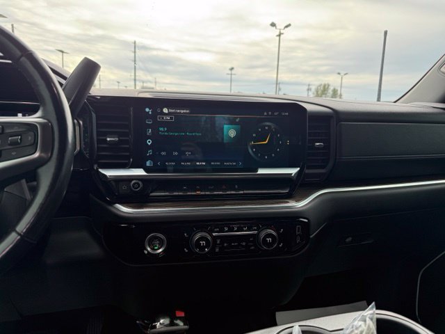 Used 2022 Chevrolet Silverado 1500 LT AWD/4WD image 18