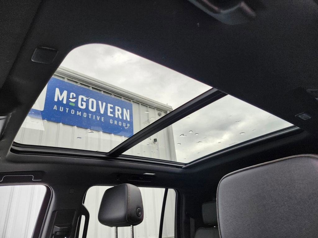 Used 2024 Chevrolet Suburban RST w/ Luxury Package image 20