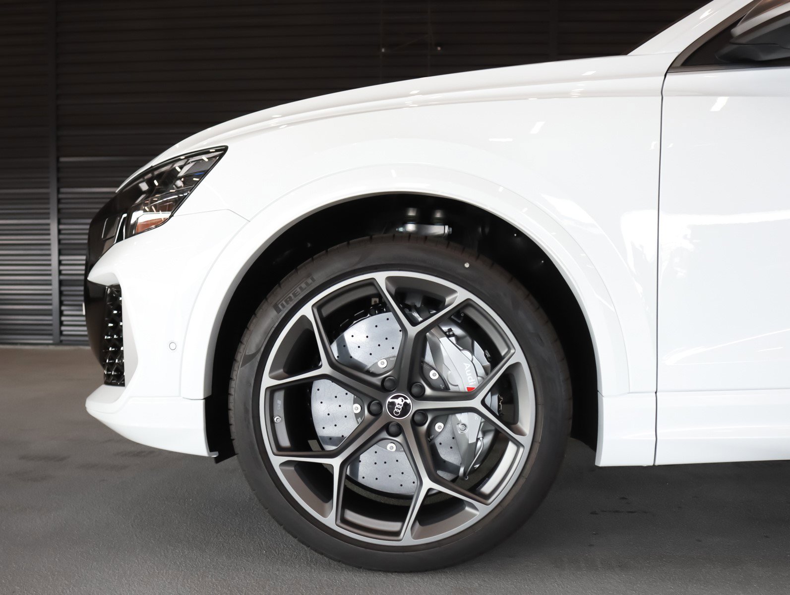 New 2025 Audi RS Q8 performance image 4