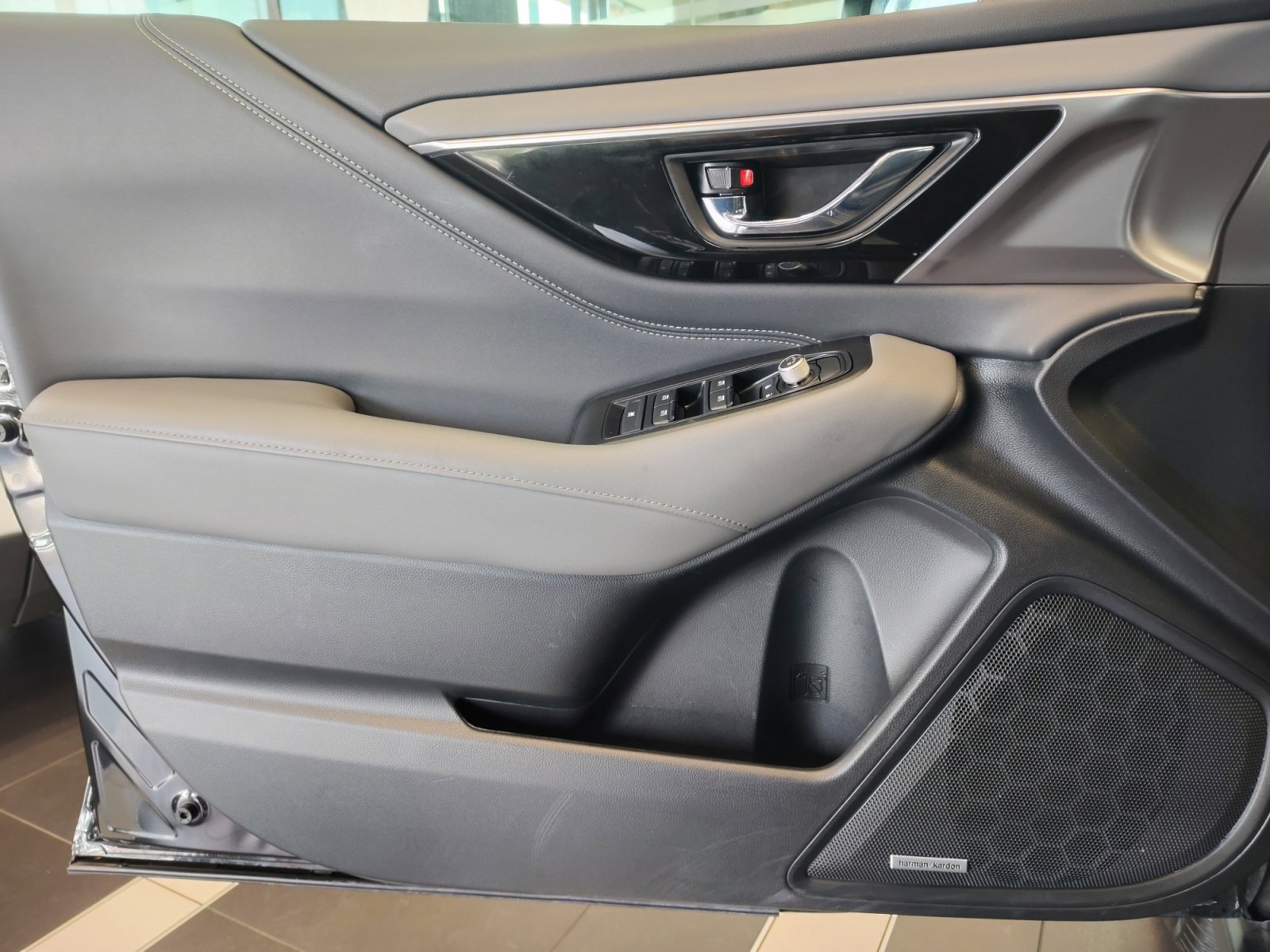 Used 2025 Subaru Outback Onyx Edition AWD/4WD image 27